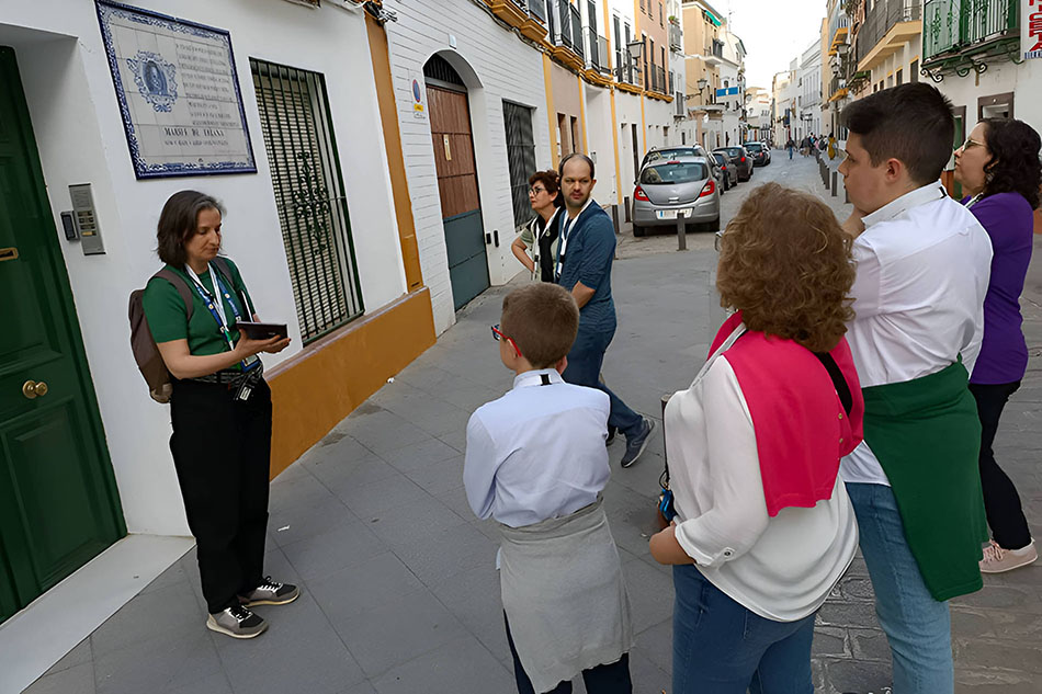 Cultural Routes Sevilla. Recorrido por los lugares emblemáticos de la Copla en Sevilla. Visita guiada en el Barrio de Triana.