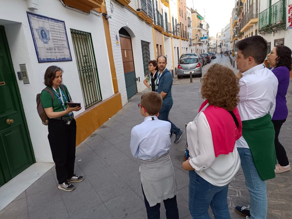 Cultural Routes Sevilla, visita guiada al Barrio de Triana. Visita con guía turístico al Barrio de Triana en Sevilla.